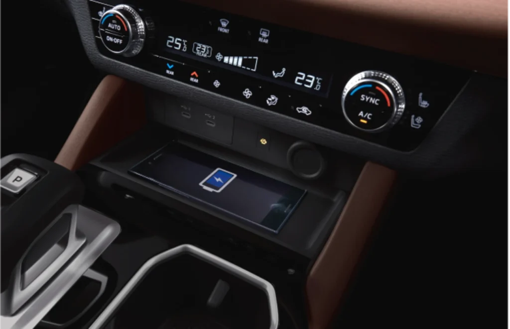 מיצובישי אאוטלנדר טעינה אלחוטית